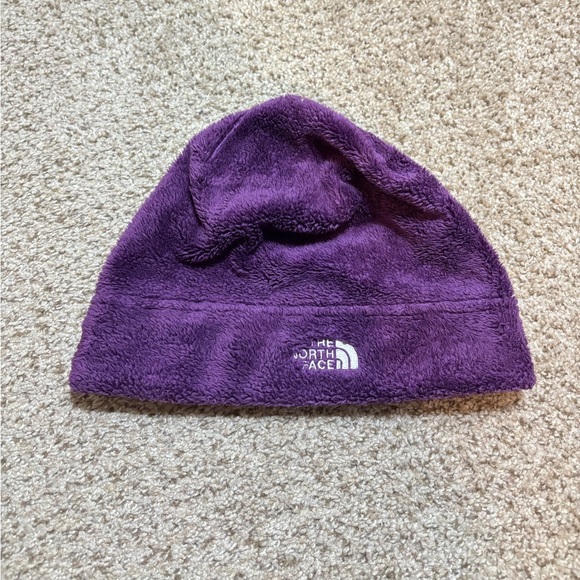 The North Face Fleece Beanie One Size Purple | winter | snow | outdoors | hiking - Picture 1 of 4